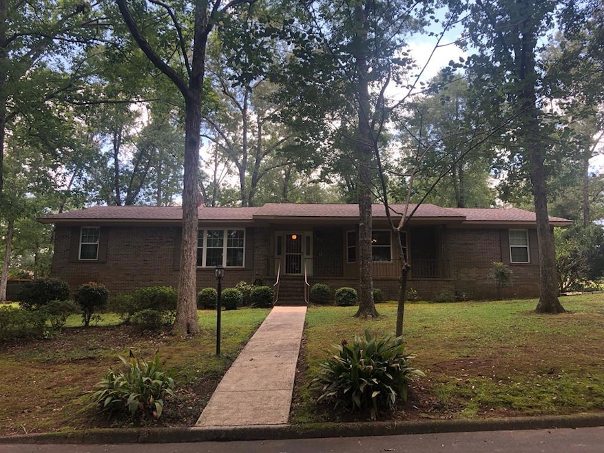 703 Wimbledon Dr, Dothan, AL 36305 - photo 1