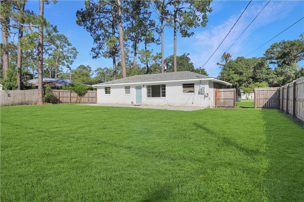 806 S Macon St, Jesup, GA 31545 - photo 1