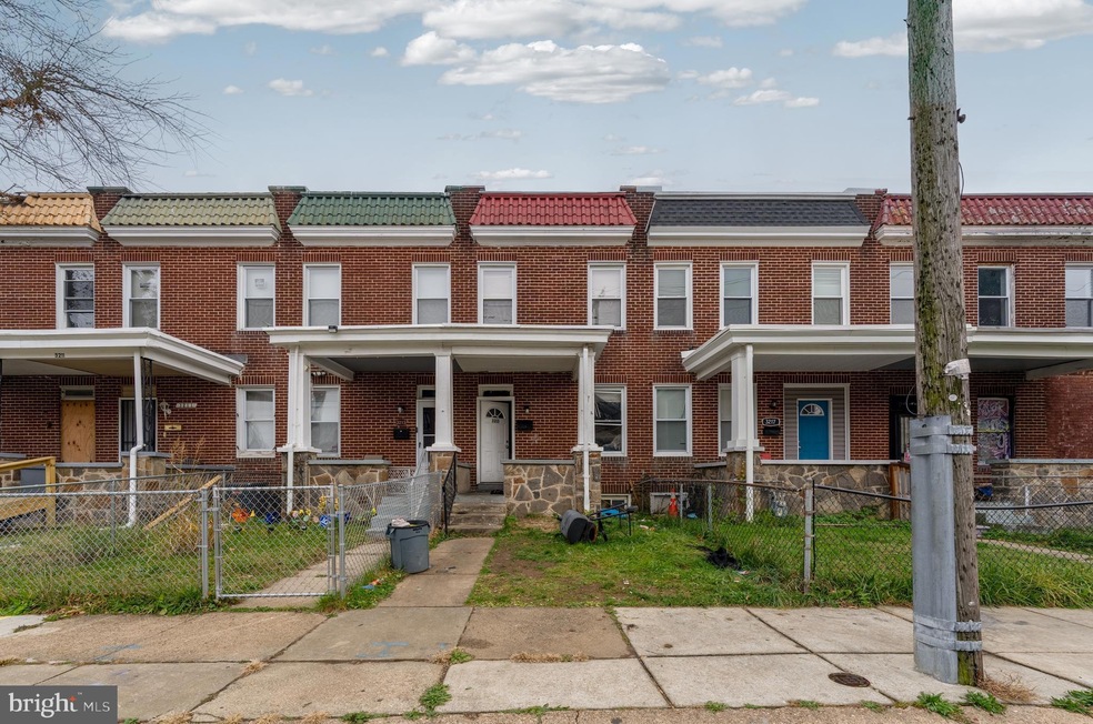 3215 Phelps Ln, Baltimore, MD 21229 - photo 1