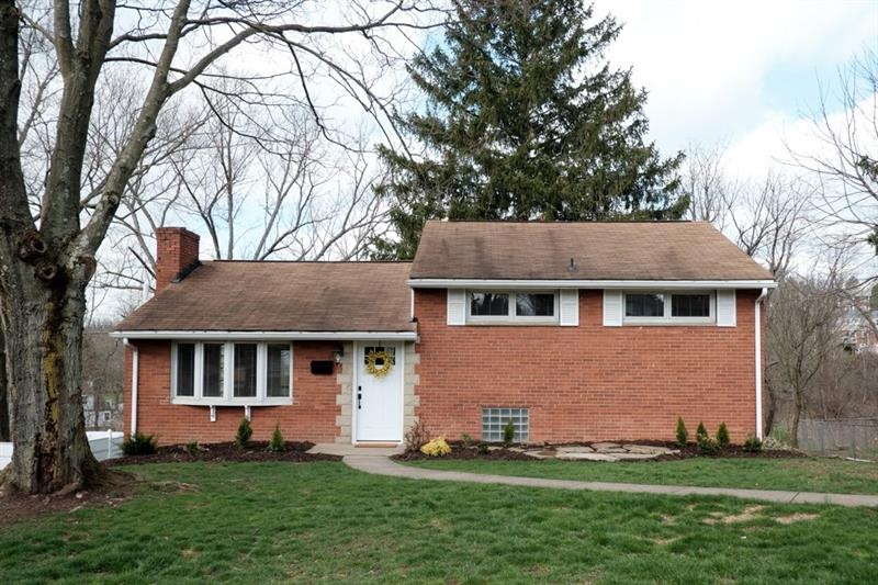 Great curb appeal on this multi-level home.  The f