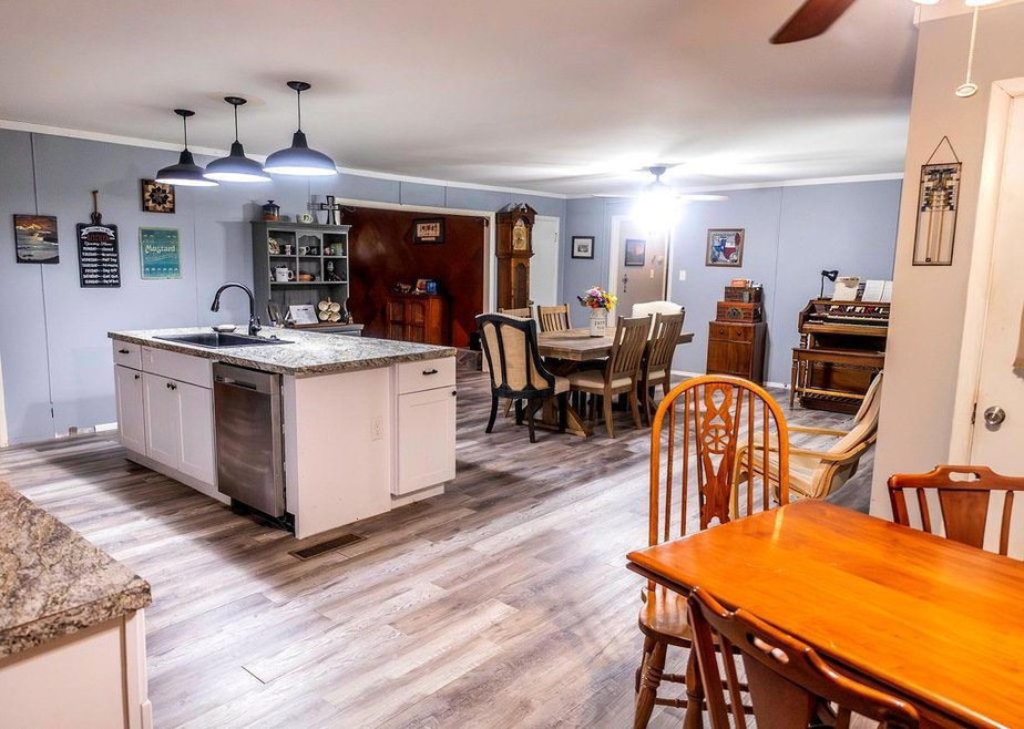 2007 Franklin Ave, Bonham, TX 75418 - photo 1