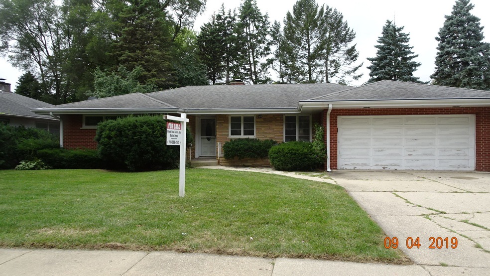 340 N Berwick Blvd, Waukegan, IL 60085 - photo 1