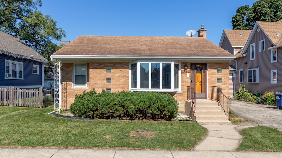 1550 Oakwood Ave, Des Plaines, IL 60016 - photo 1