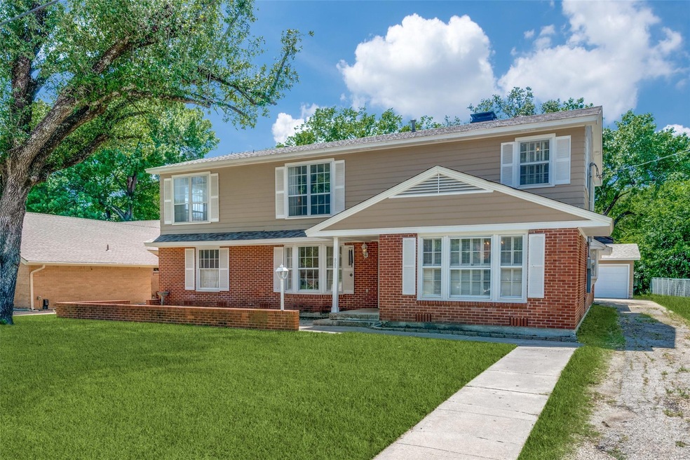 805 S Rusk St, Gainesville, TX 76240 - photo 1