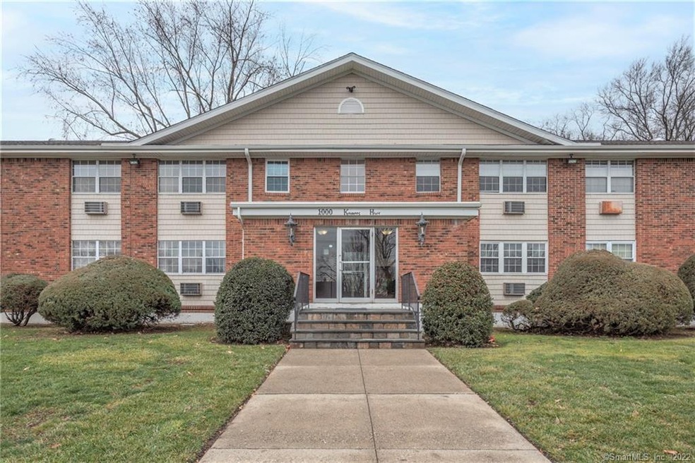 1000 Knapps Hwy unit 6, Fairfield, CT 06825 - photo 1