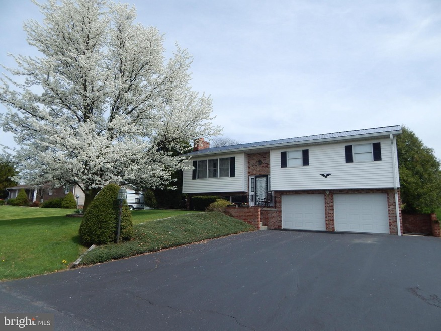 1276 Hollywell Ave, Chambersburg, PA 17201 - photo 1