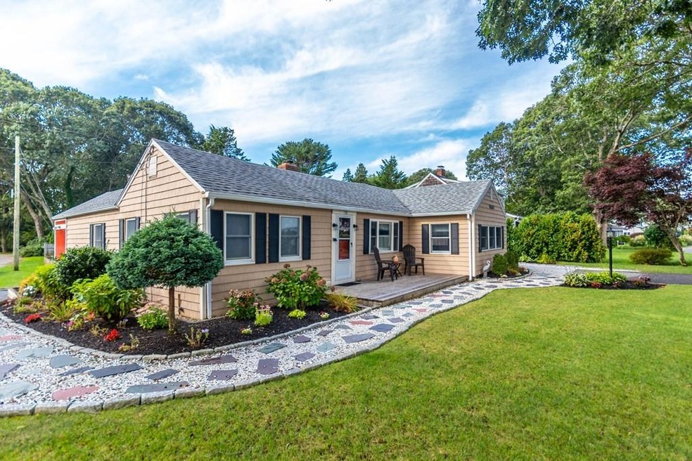 158 Tahanto Rd, Pocasset, MA 02559 - photo 1