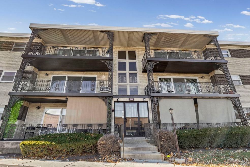 917 8th Ave unit 9, La Grange, IL 60525 - photo 1