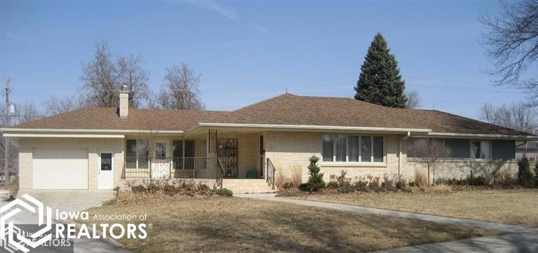 106 Circle Dr, Audubon, IA 50025 - photo 1