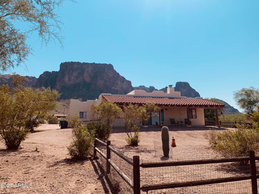 2186 N Prospectors RD