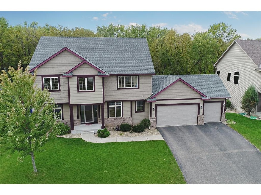 Stunning Two Story on Cul-de-sac in Prime Eagan lo