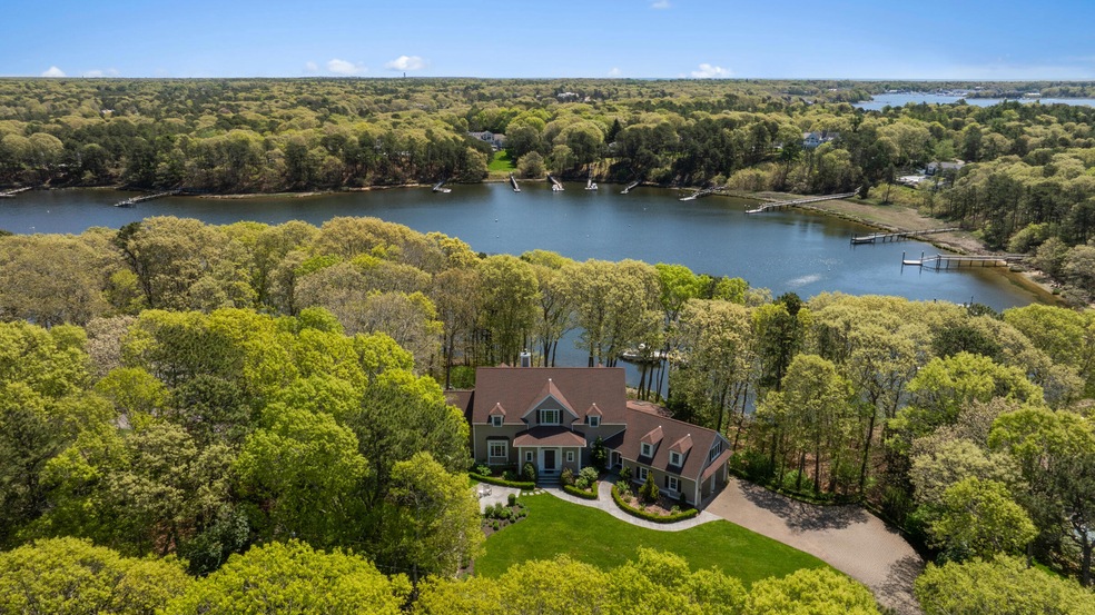 79 Cedar Tree Neck Rd