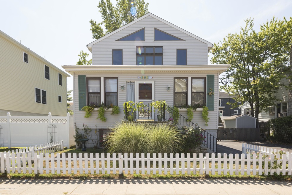 01_House Front