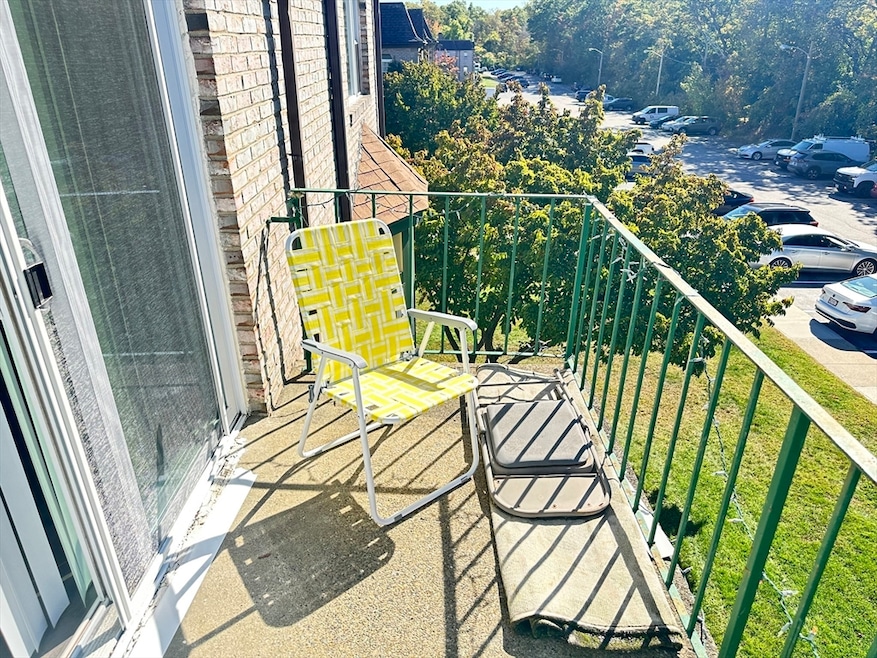 118 Oak Ln unit 10, Brockton, MA 02301 - photo 1