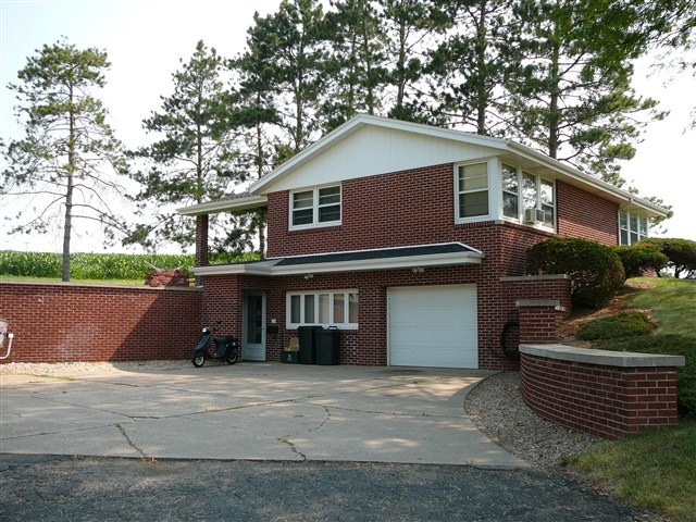 186 N Main St, Potosi, WI 53820 - photo 1