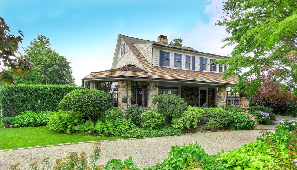 5 Middle Way, Old Greenwich, CT 06870 - photo 1