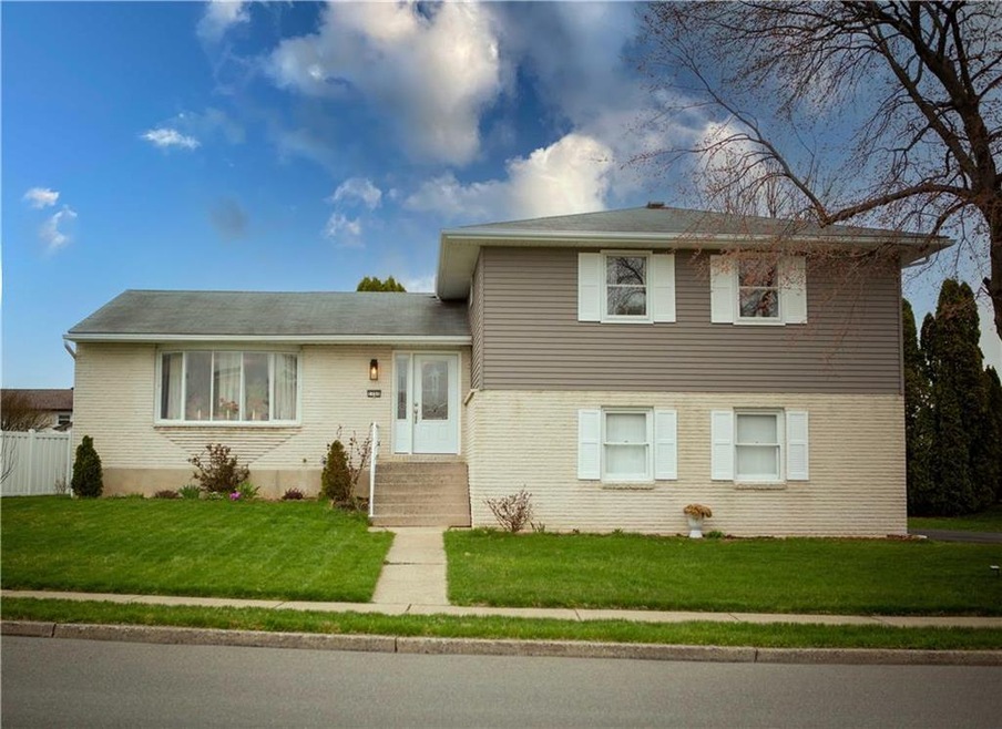 1753 Peachtree Cir, Whitehall, PA 18052 - photo 1