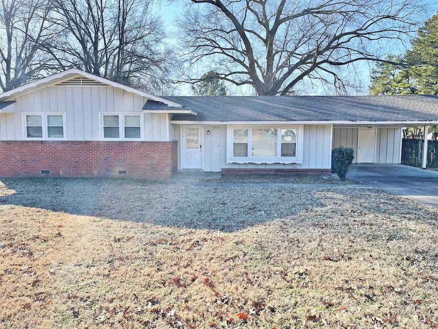 Ranch-style house featuring roof with shingles, a 