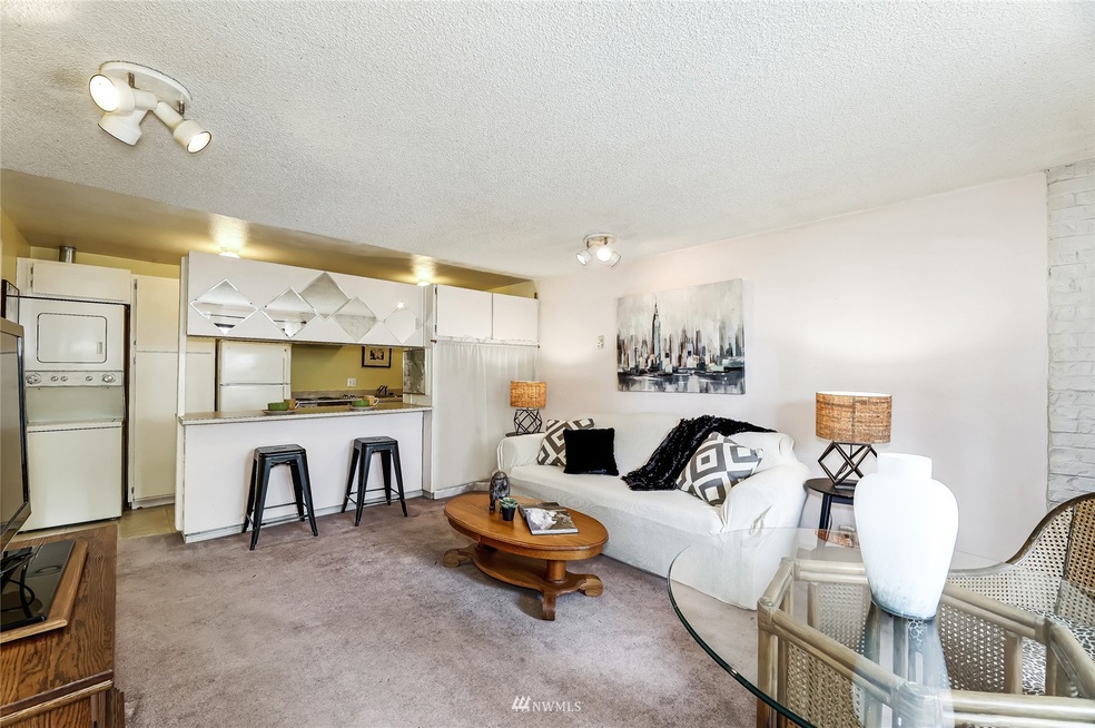 13704 37th Ave S unit 61, Tukwila, WA 98168 - photo 1