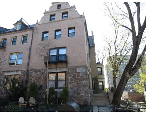 344 Tappan St unit 2, Brookline, MA 02445 - photo 1