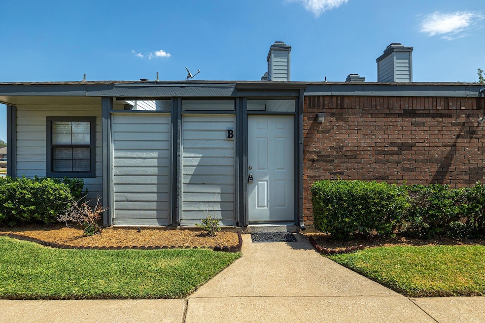 604 Bellaire Dr unit B, Hurst, TX 76053 - photo 1