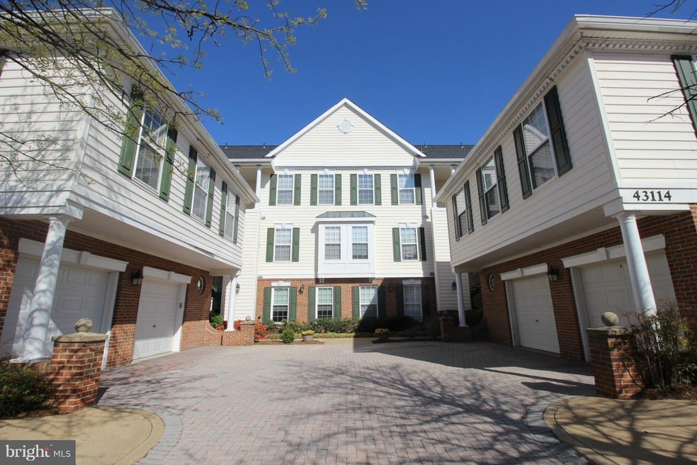 43114 Watercrest Square unit 102, Chantilly, VA 20152 - photo 1