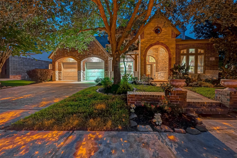 Beautiful Home by David Weekley. 2 Car Garage, Lar