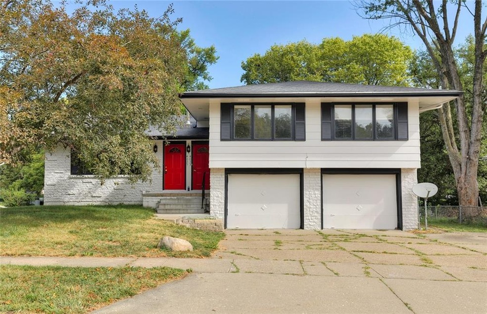 4633 Euclid Ave, Des Moines, IA 50310 - photo 1