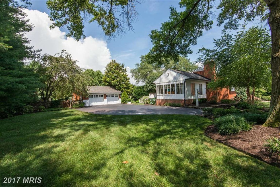 12416 Macao Ct, Herndon, VA 20171 - photo 1