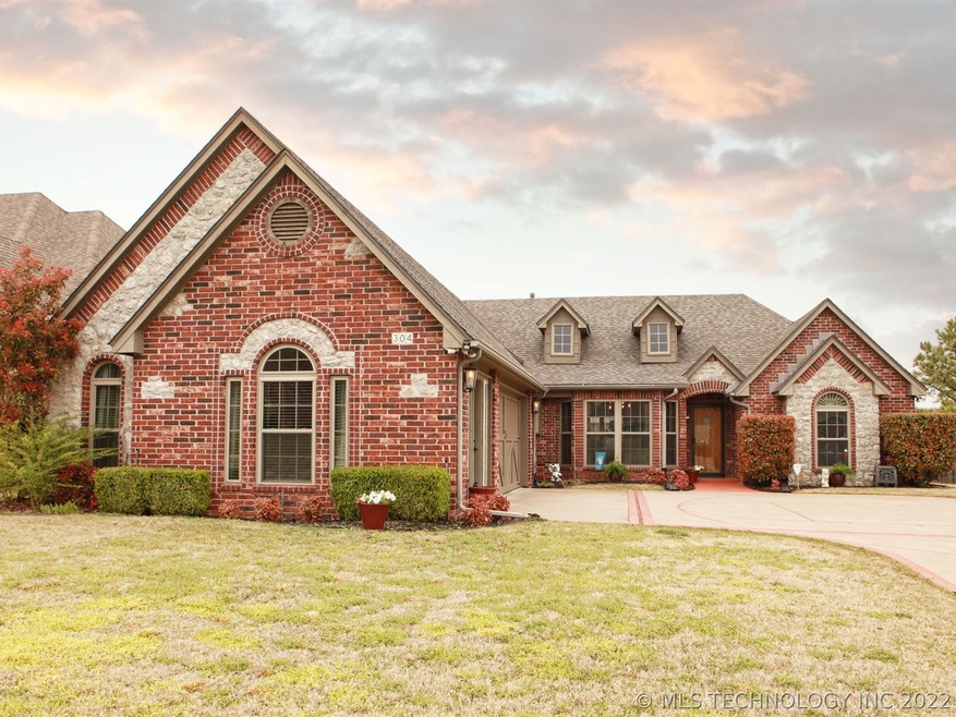 Former model home on beautiful corner lot in Stone