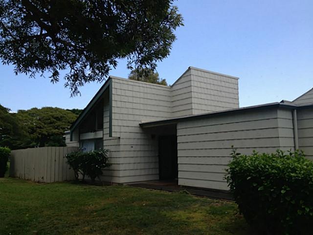 Great end unit location!