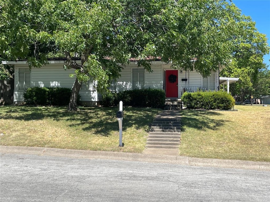 1212 S Lamar St, Weatherford, TX 76086 - photo 1