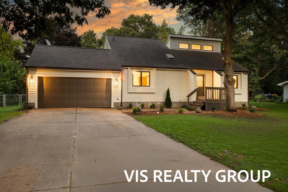 18630 N Fruitport Rd, Spring Lake, MI 49456 - photo 1