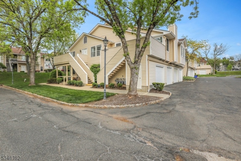 9 Dunbar Ct unit 24E, Bedminster, NJ 07921 - photo 1