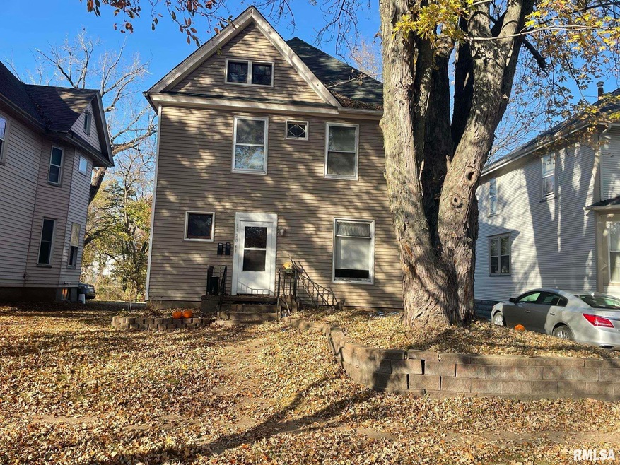 1120 Kirkwood Blvd unit 2, Davenport, IA 52803 - photo 1