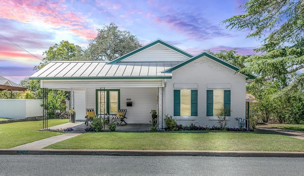 405 W San Antonio St, Fredericksburg, TX 78624 - photo 1