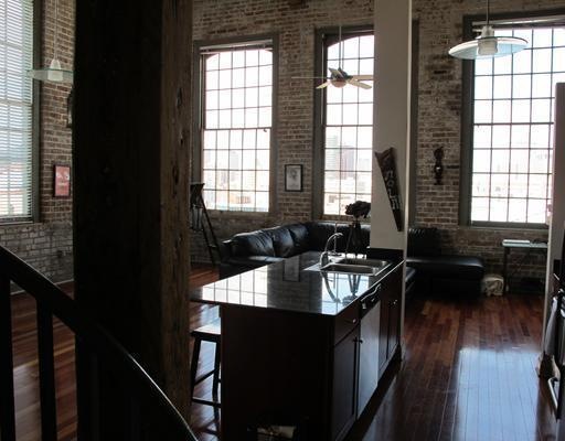 Photo. FRONT LIVING