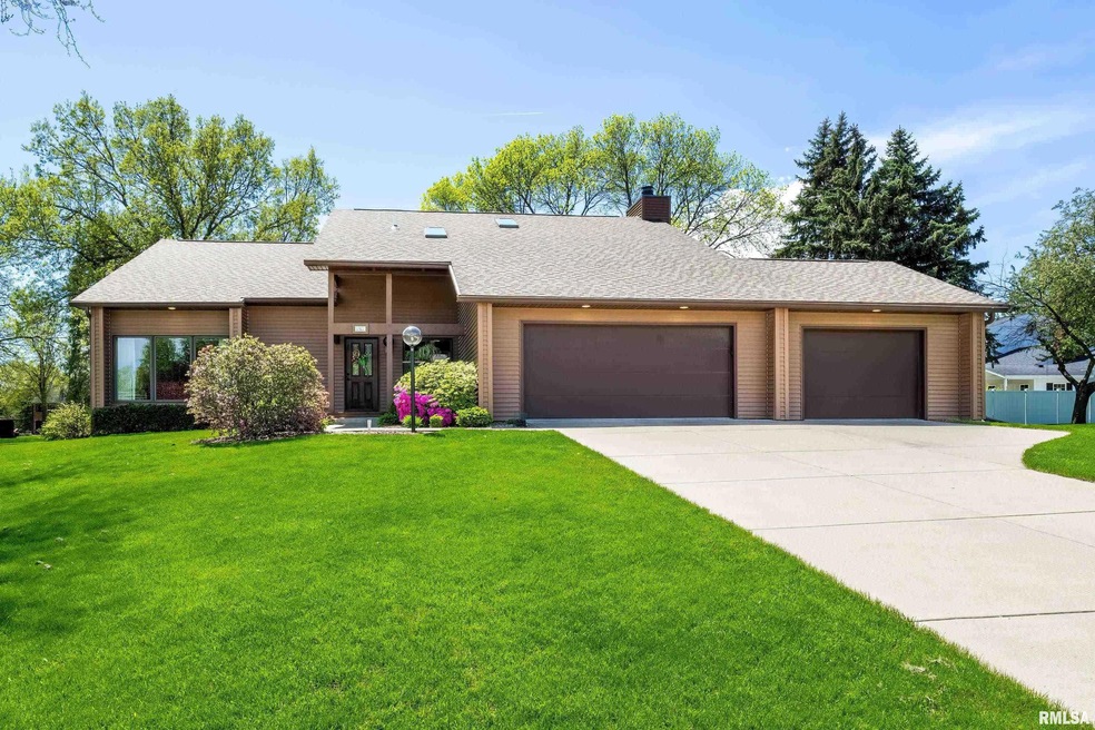 2123 E 48th St, Davenport, IA 52807 - photo 1