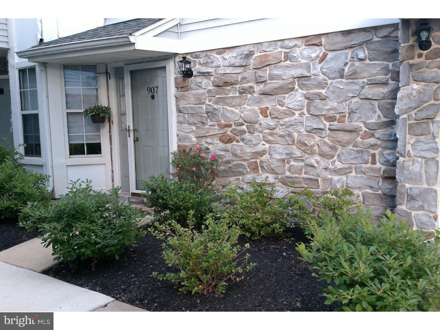907 Mews Dr unit 907, Sellersville, PA 18960 - photo 1