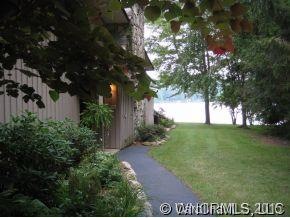 End Unit on Lake