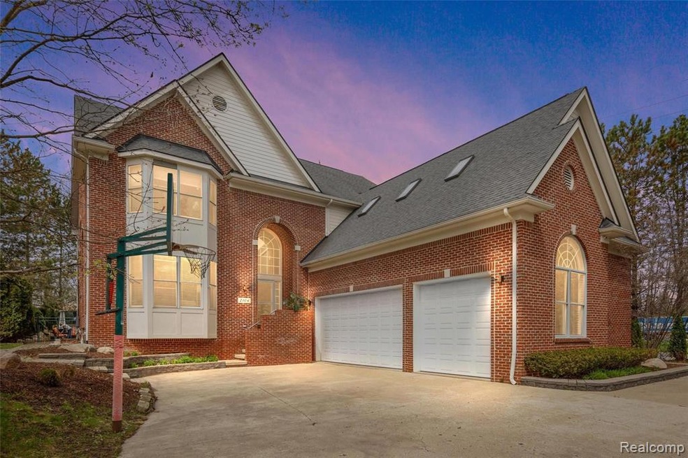 2104 Timberridge Ct at night