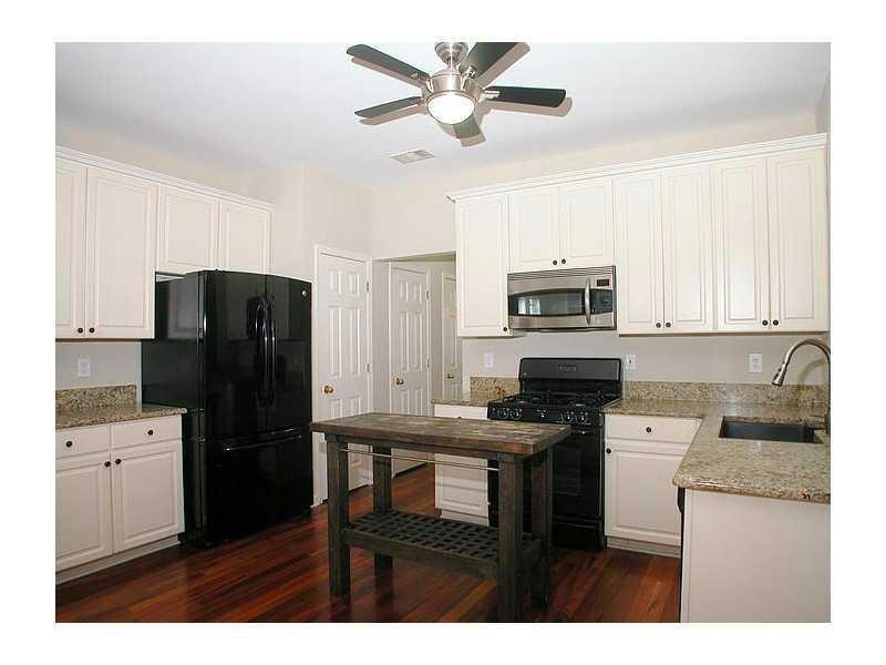 Kitchen. Granite countertops and butcher block isl