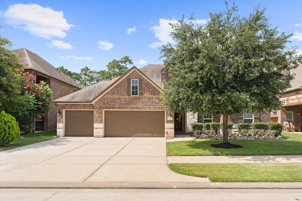 This is a charming brick 1.5 story home with a thr