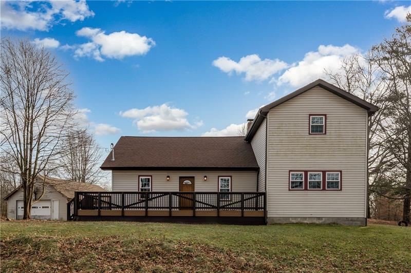 Beautiful 4 bedroom/2.5 bath with 2 car detached o