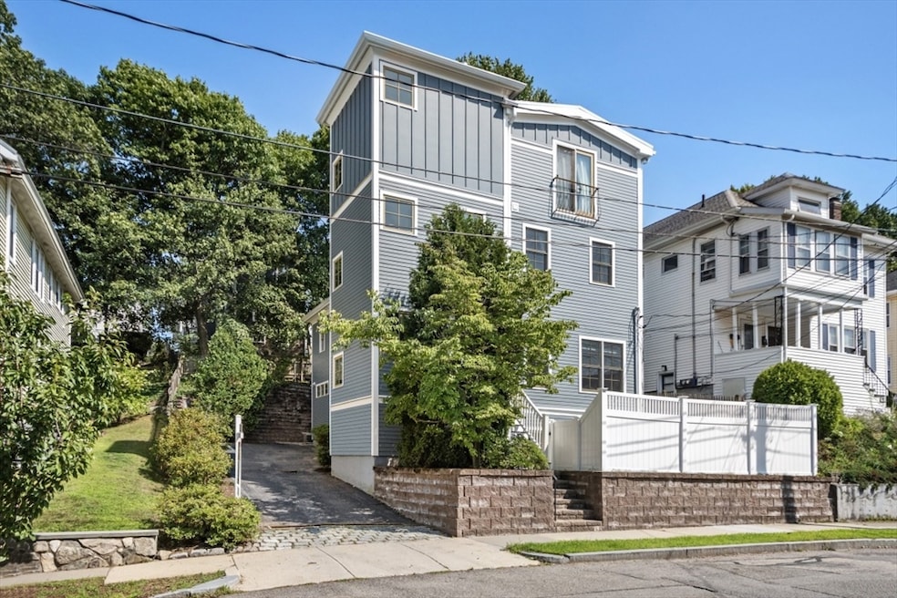 Sold $880,000 • Co-Listing Agent