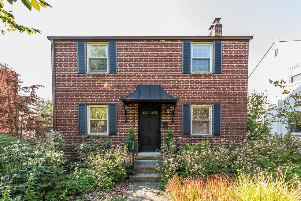 2823 Bryden Rd