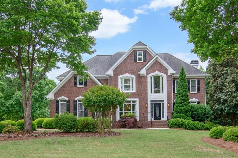 Welcome Home to this all brick beauty in North For