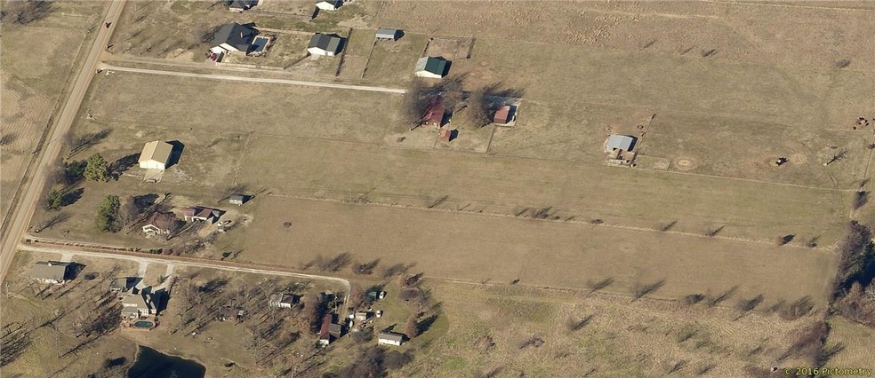 958 Klenc Rd, Tontitown, AR 72762 - photo 1