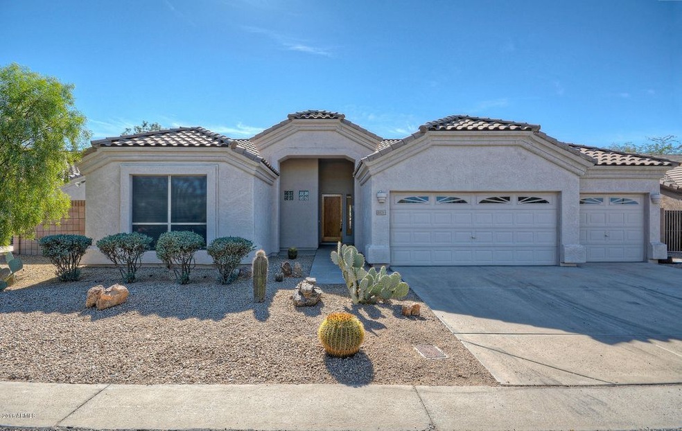 4809 E Red Range Way Cave-large-001-14-M