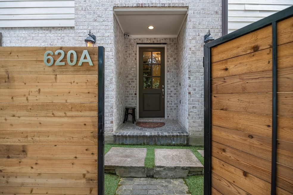 Welcome home! Locked gate for extra security.